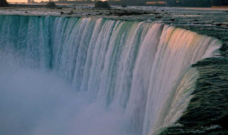 কানাডার নায়াগ্রা ফলস: অবাক বিস্ময় কানাডার নায়াগ্রা ফলস: অবাক বিস্ময়