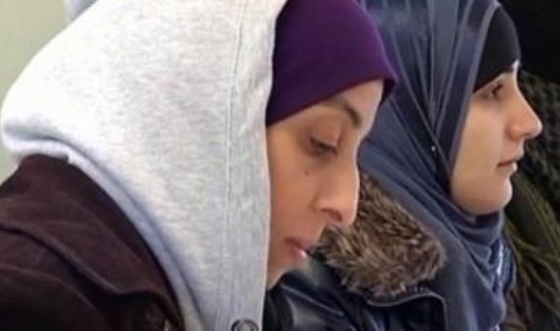 হিজাব পরার নিষেধাজ্ঞা তুলে নিল কানাডার সরকার হিজাব পরার নিষেধাজ্ঞা তুলে নিল কানাডার সরকার