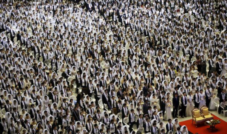 কোরিয়ার সিউলের তিন হাজার জুটির গণবিয়ে সম্পন্ন কোরিয়ার সিউলের তিন হাজার জুটির গণবিয়ে সম্পন্ন