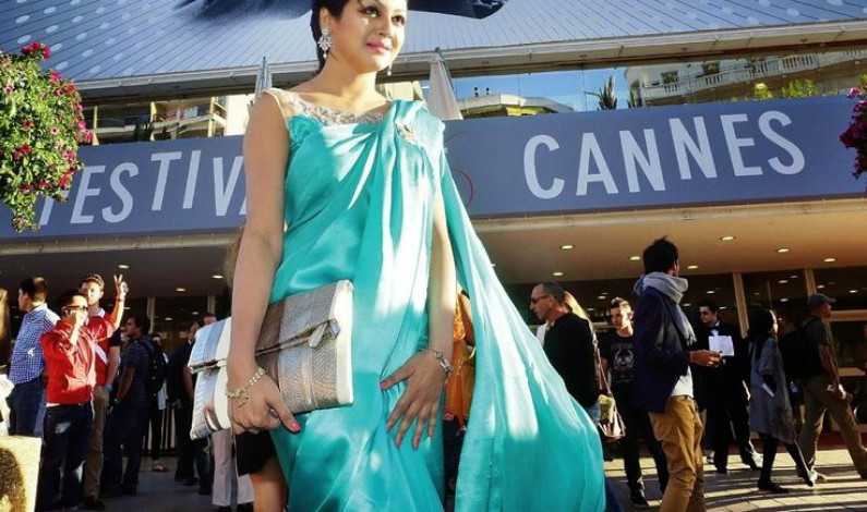 বলাকায় চলচ্চিত্রের সঙ্গে জয়া বলাকায় চলচ্চিত্রের সঙ্গে জয়া