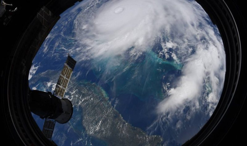 হারিকেন ডরিয়ান এর কারণে এক হাজারেরও বেশি ফ্লাইট বাতিল হারিকেন ডরিয়ান এর কারণে এক হাজারেরও বেশি ফ্লাইট বাতিল
